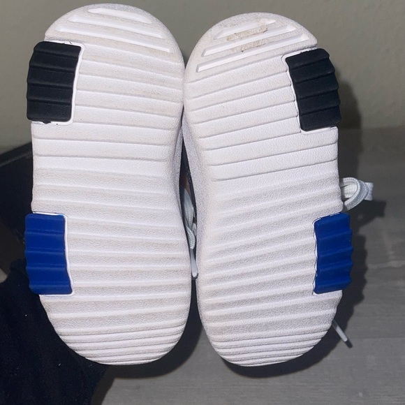 Adidas - Picture 3 of 4